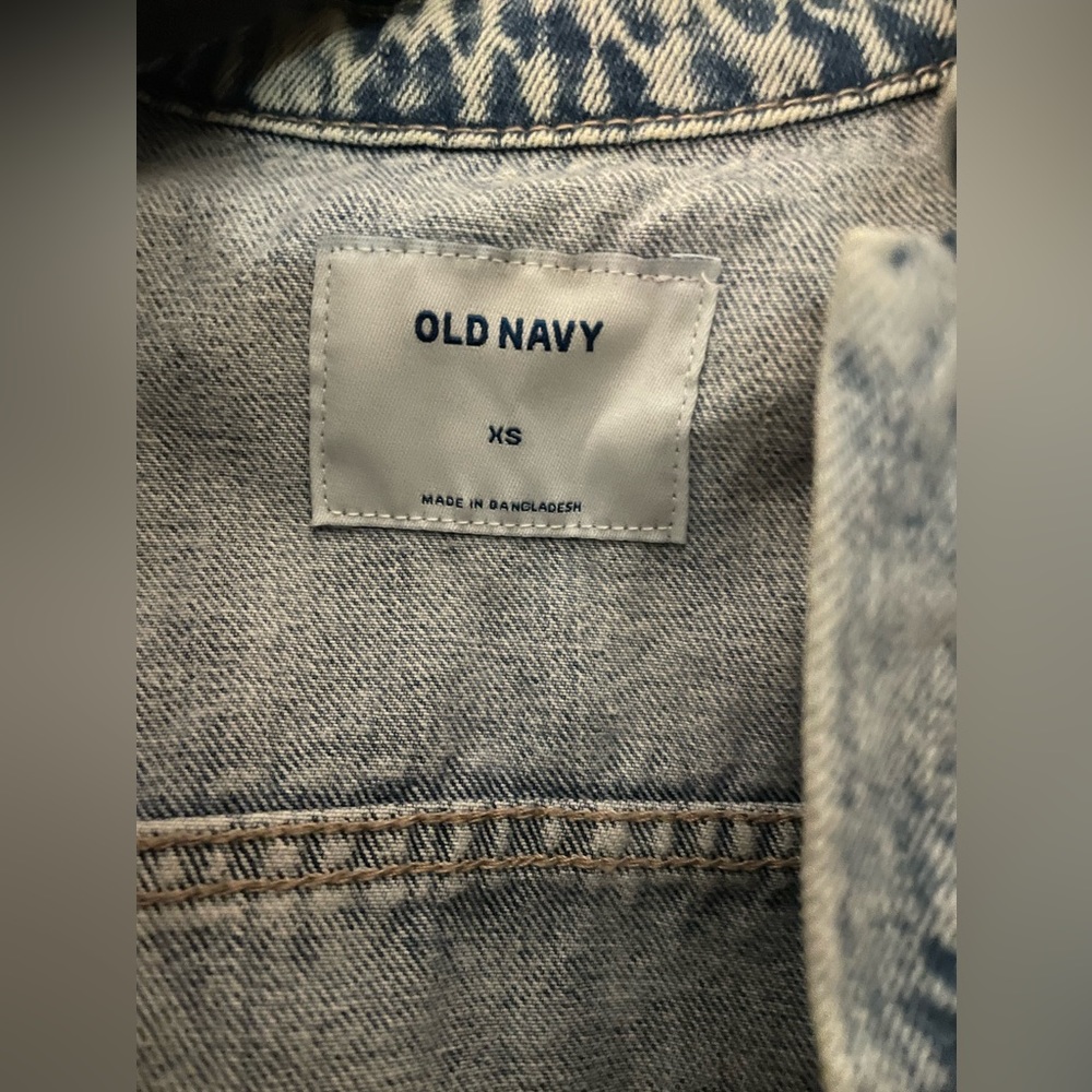 Old Navy Distressed Classic Jean Jacket - Picture 4 of 5